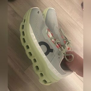 On cloud monster womens size 9